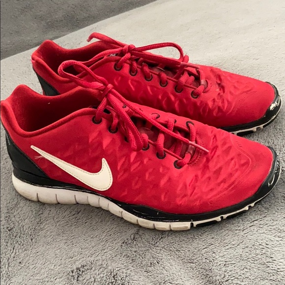 Red Nike Free runs - Picture 1 of 5
